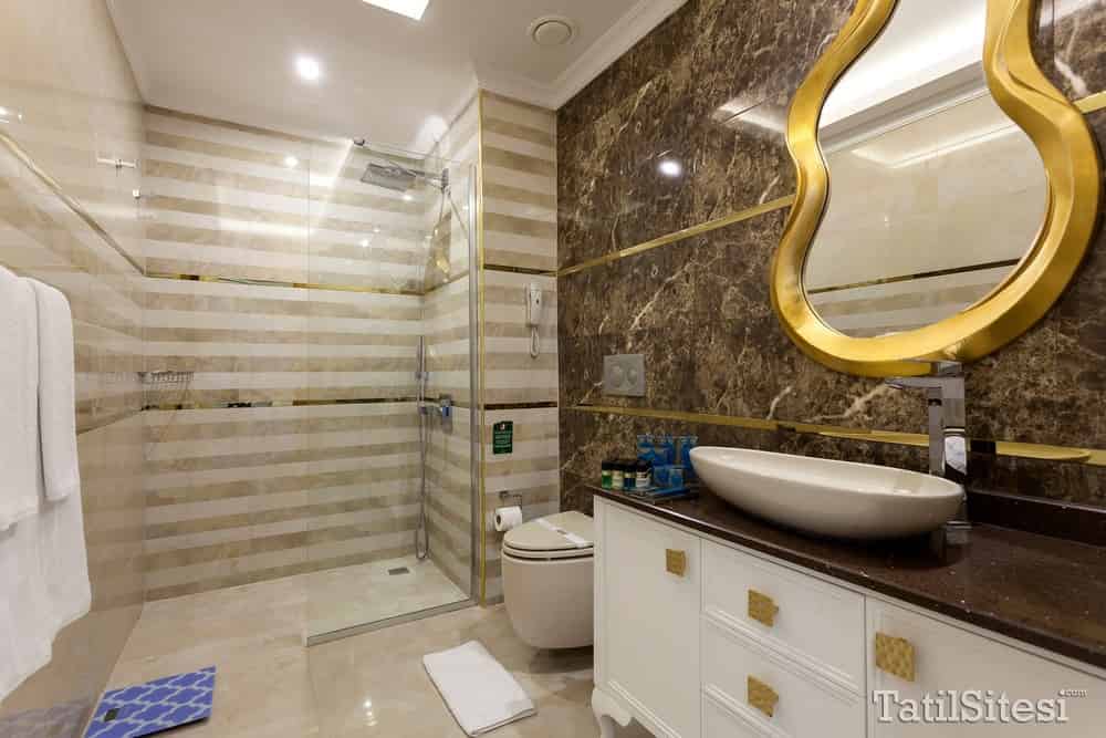 Karmir Hotel Resort & Spa